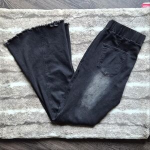 Women's Black Frayed Hem Jeans
